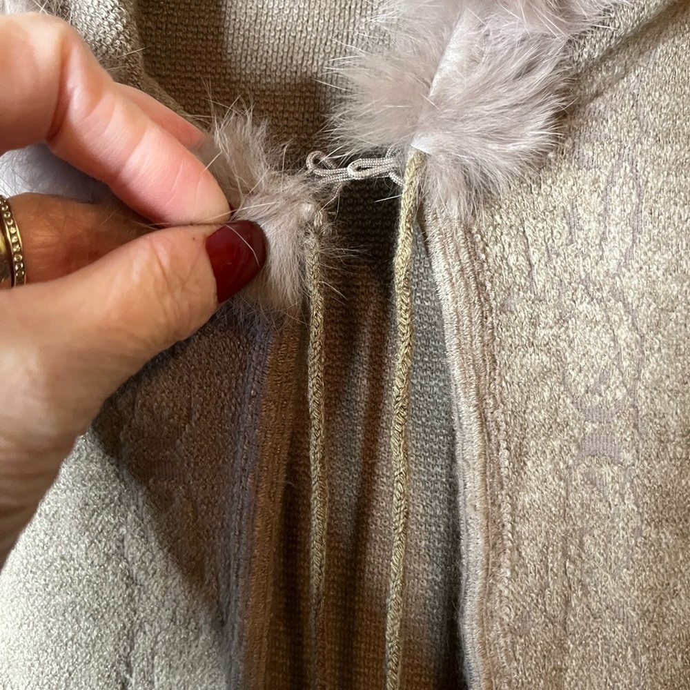 Women’s One Size Fits Most Faux Fur Sweater Wrap with Hood - Picture 5 of 7